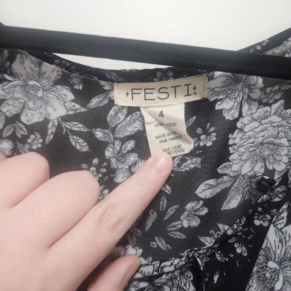 Worn Once Torrid Festi Size 4 Top - Picture 4 of 4